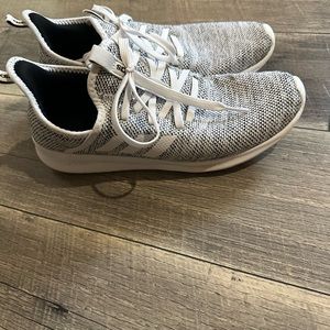 Cloudfoam tennis shoes